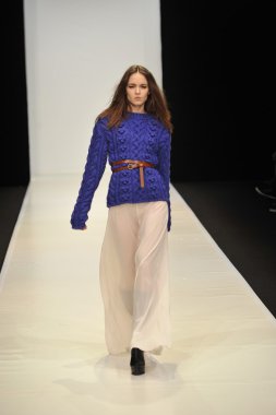 Moskova - 21 Mart: dasha gauser sonbahar kış 2012 sunu sırasında mbfw 21 Mart 2012, Moskova, Rusya Federasyonu için pist model yürür