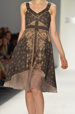 New york, ny - 11 Eylül: manken, 2012 moda show mercedes-benz moda haftası lincoln Center Studio 11 Eylül 2011 tarihinde new york c timo weiland bahar pist yürür