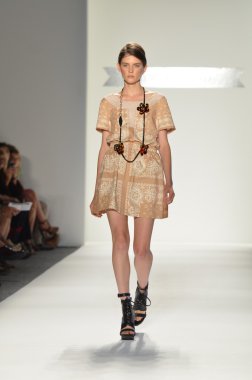 New york, ny - 11 Eylül: manken, 2012 moda show mercedes-benz moda haftası lincoln Center Studio 11 Eylül 2011 tarihinde new york c timo weiland bahar pist yürür