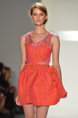 New york, ny - 11 Eylül: manken, 2012 moda show mercedes-benz moda haftası lincoln Center Studio 11 Eylül 2011 tarihinde new york c timo weiland bahar pist yürür