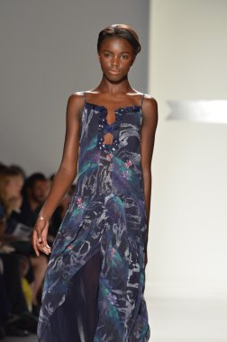 New york, ny - 11 Eylül: manken, 2012 moda show mercedes-benz moda haftası lincoln Center Studio 11 Eylül 2011 tarihinde new york c timo weiland bahar pist yürür