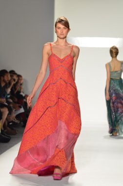 New york, ny - 11 Eylül: manken, 2012 moda show mercedes-benz moda haftası lincoln Center Studio 11 Eylül 2011 tarihinde new york c timo weiland bahar pist yürür