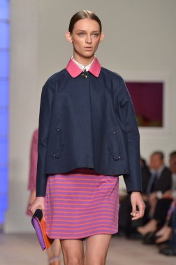 New york, ny - 11 Eylül: manken tommy hilfiger bahar 2012 kadın koleksiyonu Theater lincoln Center'da pist üzerinde 11 Eylül 2011 new York'ta giyer