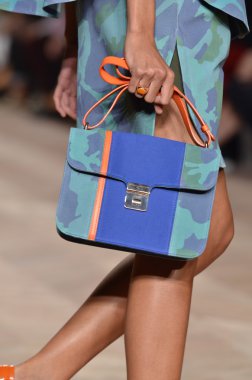 New york, ny - 11 Eylül: manken tommy hilfiger bahar 2012 kadın koleksiyonu Theater lincoln Center'da pist üzerinde 11 Eylül 2011 new York'ta giyer