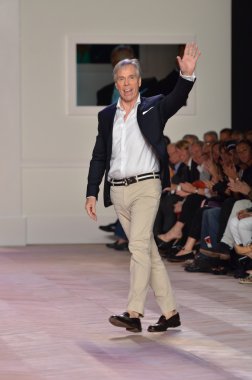 New york, ny - 11 Eylül: tasarımcı tommy hilfiger yürür tommy hilfiger bahar 2012 kadın koleksiyonu pist Theater lincoln Center'da pist üzerinde 11 Eylül 2011 tarihinde yeni