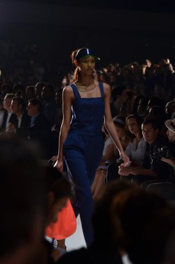 New york, ny - 12 Eylül: marc by marc jacobs bahar 2012 moda show ny Tophane, mercedes-benz moda haftası 12 Eylül 2011 tarihinde new york city'de pist model yürür