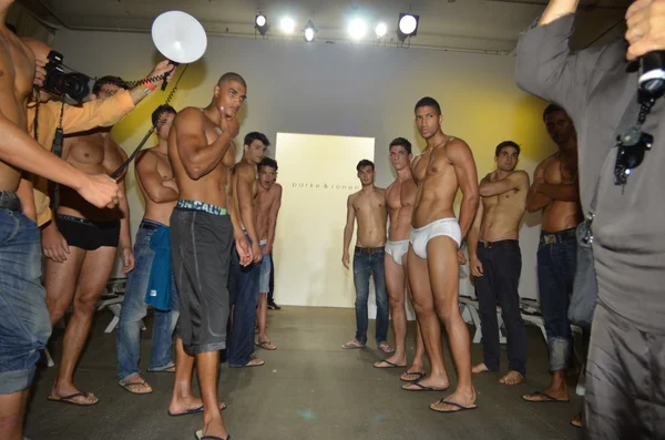 NEW YORK - SEPTEMBER 9: Models walk the runway at the Parke & Ronen Spring Summer 2012 collection presentation during Mercedes-Benz Fashion Week on September 9, 2012 — Stock Photo, Image