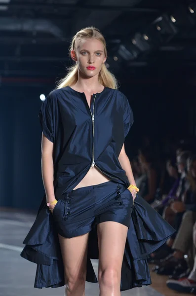 NEW YORK, NY - SEPTEMBER 11: A model walks the runway at the Y-3 Spring 2012 fashion show during Mercedes-Benz Fashion Week at 82 Mercer on September 11, 2011 in New York City — Stock Photo, Image