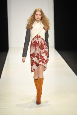 Moskova - 21 Mart: dasha gauser sonbahar kış 2012 sunu sırasında mbfw 21 Mart 2012, Moskova, Rusya Federasyonu için pist model yürür