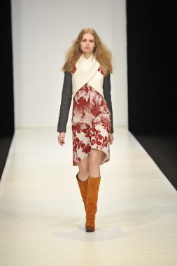 Moskova - 21 Mart: dasha gauser sonbahar kış 2012 sunu sırasında mbfw 21 Mart 2012, Moskova, Rusya Federasyonu için pist model yürür