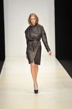 Moskova - 21 Mart: dasha gauser sonbahar kış 2012 sunu sırasında mbfw 21 Mart 2012, Moskova, Rusya Federasyonu için pist model yürür