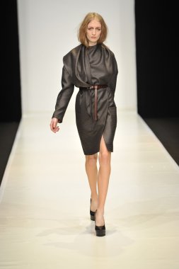 Moskova - 21 Mart: dasha gauser sonbahar kış 2012 sunu sırasında mbfw 21 Mart 2012, Moskova, Rusya Federasyonu için pist model yürür