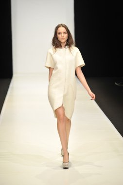Moskova - 21 Mart: dasha gauser sonbahar kış 2012 sunu sırasında mbfw 21 Mart 2012, Moskova, Rusya Federasyonu için pist model yürür