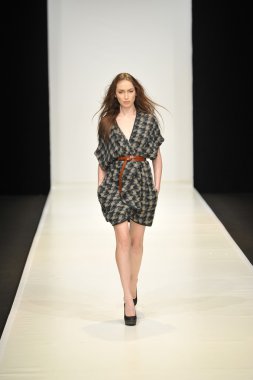 Moskova - 21 Mart: dasha gauser sonbahar kış 2012 sunu sırasında mbfw 21 Mart 2012, Moskova, Rusya Federasyonu için pist model yürür