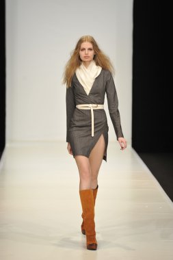 Moskova - 21 Mart: dasha gauser sonbahar kış 2012 sunu sırasında mbfw 21 Mart 2012, Moskova, Rusya Federasyonu için pist model yürür