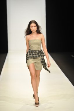 Moskova - 21 Mart: dasha gauser sonbahar kış 2012 sunu sırasında mbfw 21 Mart 2012, Moskova, Rusya Federasyonu için pist model yürür