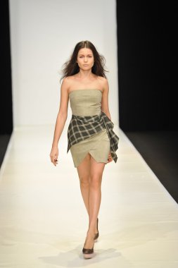Moskova - 21 Mart: dasha gauser sonbahar kış 2012 sunu sırasında mbfw 21 Mart 2012, Moskova, Rusya Federasyonu için pist model yürür