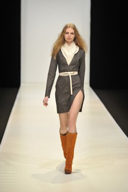 Moskova - 21 Mart: dasha gauser sonbahar kış 2012 sunu sırasında mbfw 21 Mart 2012, Moskova, Rusya Federasyonu için pist model yürür
