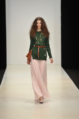 Moskova - 21 Mart: dasha gauser sonbahar kış 2012 sunu sırasında mbfw 21 Mart 2012, Moskova, Rusya Federasyonu için pist model yürür