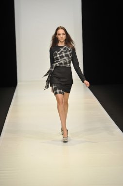 Moskova - 21 Mart: dasha gauser sonbahar kış 2012 sunu sırasında mbfw 21 Mart 2012, Moskova, Rusya Federasyonu için pist model yürür