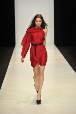 Moskova - 21 Mart: dasha gauser sonbahar kış 2012 sunu sırasında mbfw 21 Mart 2012, Moskova, Rusya Federasyonu için pist model yürür