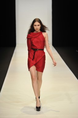 Moskova - 21 Mart: dasha gauser sonbahar kış 2012 sunu sırasında mbfw 21 Mart 2012, Moskova, Rusya Federasyonu için pist model yürür