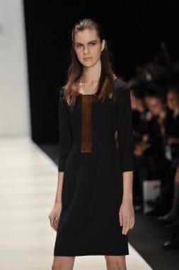 Moskova - 21 Mart: manken eva almayacagım sonbahar kış 2012 sunu sırasında mbfw 21 Mart 2012, Moskova, Rusya Federasyonu için pist yürür