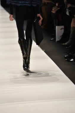 Moskova - 21 Mart: manken eva almayacagım sonbahar kış 2012 sunu sırasında mbfw 21 Mart 2012, Moskova, Rusya Federasyonu için pist yürür