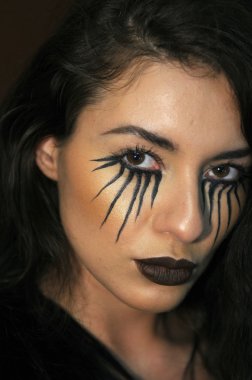 Moskova - 23 Mart: bir model sahne arkasında Beyaz Rusya moda şovunda sonbahar kış 2012 sunu sırasında mbfw üzerinde 23 Mart 2012, Moskova, Rusya Federasyonu için hazır hale getirilir