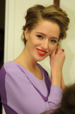 Moskova - 23 Mart: manken kuliste mari Axel sonbahar kış 2012 sunu sırasında mbfw üzerinde 23 Mart 2012, Moskova, Rusya Federasyonu için hazır hale getirilir