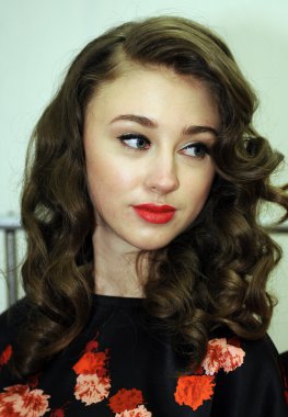 Moskova - 23 Mart: manken kuliste mari Axel sonbahar kış 2012 sunu sırasında mbfw üzerinde 23 Mart 2012, Moskova, Rusya Federasyonu için hazır hale getirilir