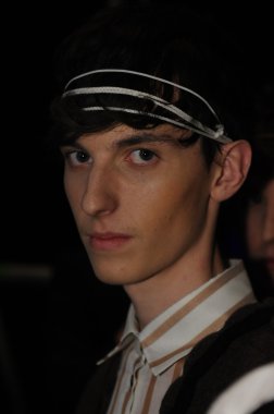 Moskova - 23 Mart: bir model sahne arkasında, tatiana parfionova sonbahar kış 2012 sunu sırasında mbfw üzerinde 23 Mart 2012, Moskova, Rusya Federasyonu için hazır hale getirilir