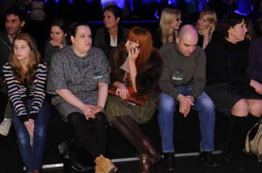 Moskova - 23 Mart: tatiana parfionova için de ön sırada VIP konukları sonbahar kış 2012 sunu sırasında mbfw üzerinde 23 Mart 2012, Moskova, Rusya