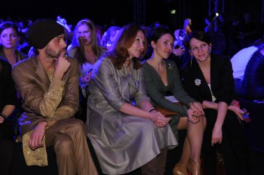Moskova - 23 Mart: tatiana parfionova için de ön sırada VIP konukları sonbahar kış 2012 sunu sırasında mbfw üzerinde 23 Mart 2012, Moskova, Rusya