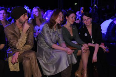 Moskova - 23 Mart: tatiana parfionova için de ön sırada VIP konukları sonbahar kış 2012 sunu sırasında mbfw üzerinde 23 Mart 2012, Moskova, Rusya