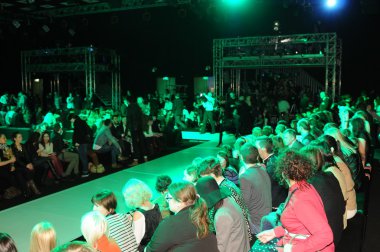 Moskova - 23 Mart: viva vox için de ön sırada oturan misafirler sonbahar kış 2012 sunu sırasında mbfw üzerinde 23 Mart 2012, Moskova, Rusya