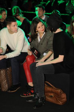 Moskova - 23 Mart: viva vox için de ön sırada oturan misafirler sonbahar kış 2012 sunu sırasında mbfw üzerinde 23 Mart 2012, Moskova, Rusya