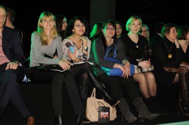 Moskova - 23 Mart: viva vox için de ön sırada oturan misafirler sonbahar kış 2012 sunu sırasında mbfw üzerinde 23 Mart 2012, Moskova, Rusya