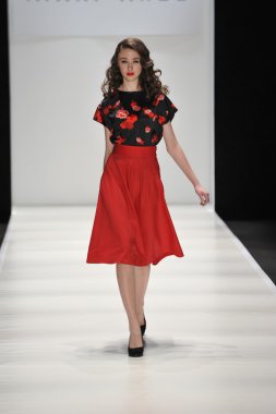 Moskova - 23 Mart: Sonbahar Kış 2012 sunu sırasında 23 Mart 2012, Moskova, Rusya mbfw mari axel pist model yürür