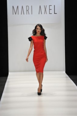 Moskova - 23 Mart: Sonbahar Kış 2012 sunu sırasında 23 Mart 2012, Moskova, Rusya mbfw mari axel pist model yürür