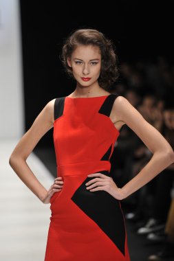 Moskova - 23 Mart: Sonbahar Kış 2012 sunu sırasında 23 Mart 2012, Moskova, Rusya mbfw mari axel pist model yürür