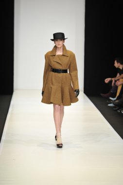 Moskova - 23 Mart: viva vox sonbahar kış 2012 sunu sırasında mbfw üzerinde 23 Mart 2012, Moskova, Rusya Federasyonu için pist model yürür