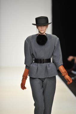 Moskova - 23 Mart: viva vox sonbahar kış 2012 sunu sırasında mbfw üzerinde 23 Mart 2012, Moskova, Rusya Federasyonu için pist model yürür