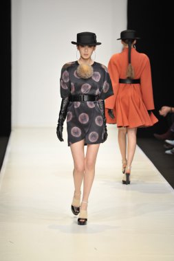 Moskova - 23 Mart: viva vox sonbahar kış 2012 sunu sırasında mbfw üzerinde 23 Mart 2012, Moskova, Rusya Federasyonu için pist model yürür