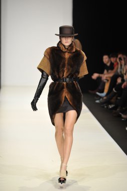 Moskova - 23 Mart: viva vox sonbahar kış 2012 sunu sırasında mbfw üzerinde 23 Mart 2012, Moskova, Rusya Federasyonu için pist model yürür