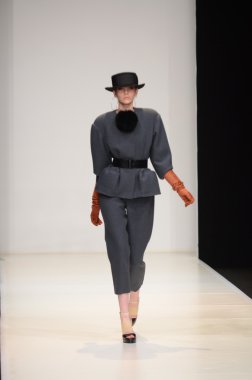 Moskova - 23 Mart: viva vox sonbahar kış 2012 sunu sırasında mbfw üzerinde 23 Mart 2012, Moskova, Rusya Federasyonu için pist model yürür