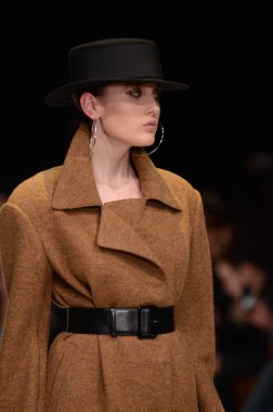 Moskova - 23 Mart: viva vox sonbahar kış 2012 sunu sırasında mbfw üzerinde 23 Mart 2012, Moskova, Rusya Federasyonu için pist model yürür