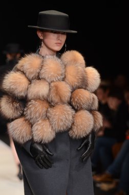 Moskova - 23 Mart: viva vox sonbahar kış 2012 sunu sırasında mbfw üzerinde 23 Mart 2012, Moskova, Rusya Federasyonu için pist model yürür