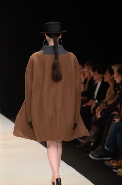 Moskova - 23 Mart: viva vox sonbahar kış 2012 sunu sırasında mbfw üzerinde 23 Mart 2012, Moskova, Rusya Federasyonu için pist model yürür