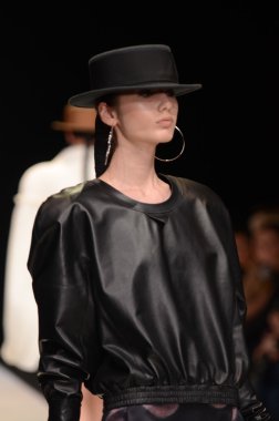 Moskova - 23 Mart: viva vox sonbahar kış 2012 sunu sırasında mbfw üzerinde 23 Mart 2012, Moskova, Rusya Federasyonu için pist model yürür